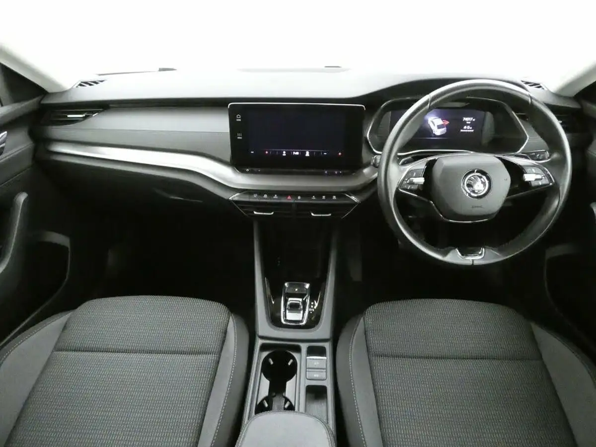 2021-skoda-octavia-big-15