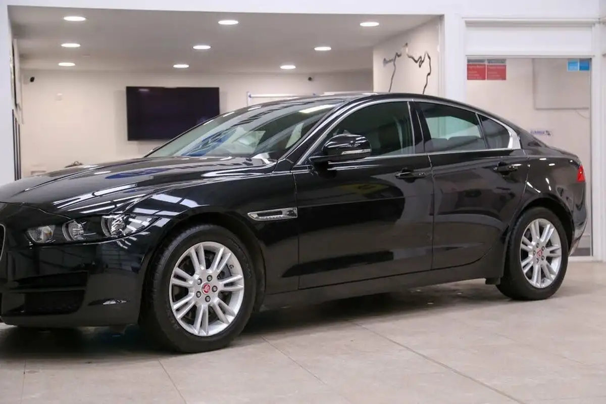 2017-jaguar-xe-20i-prestige-200ps-1999cc-big-2