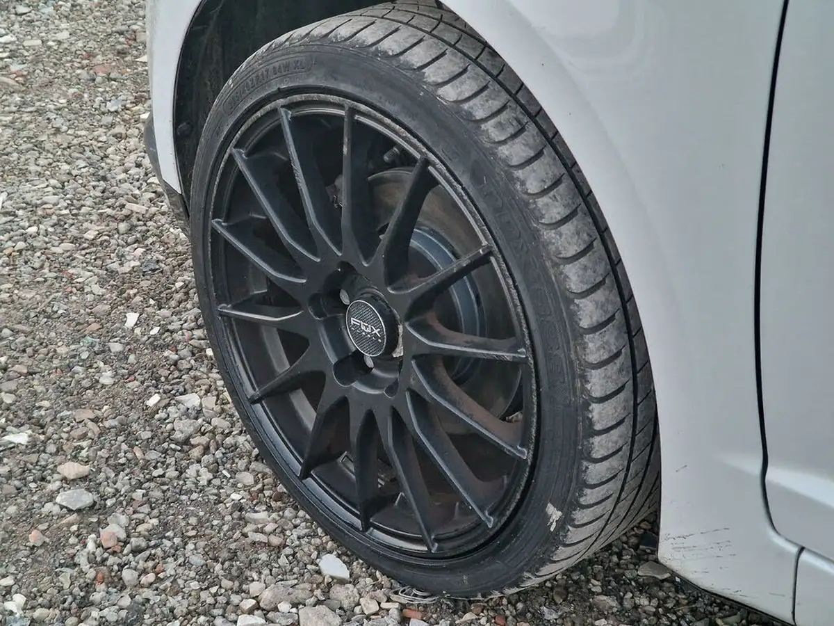2010-suzuki-swift-16-sport-big-16