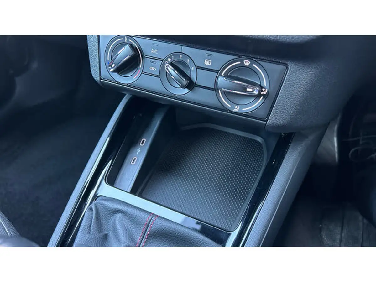 2022-skoda-kamiq-10-tsi-monte-carlo-109ps-big-28