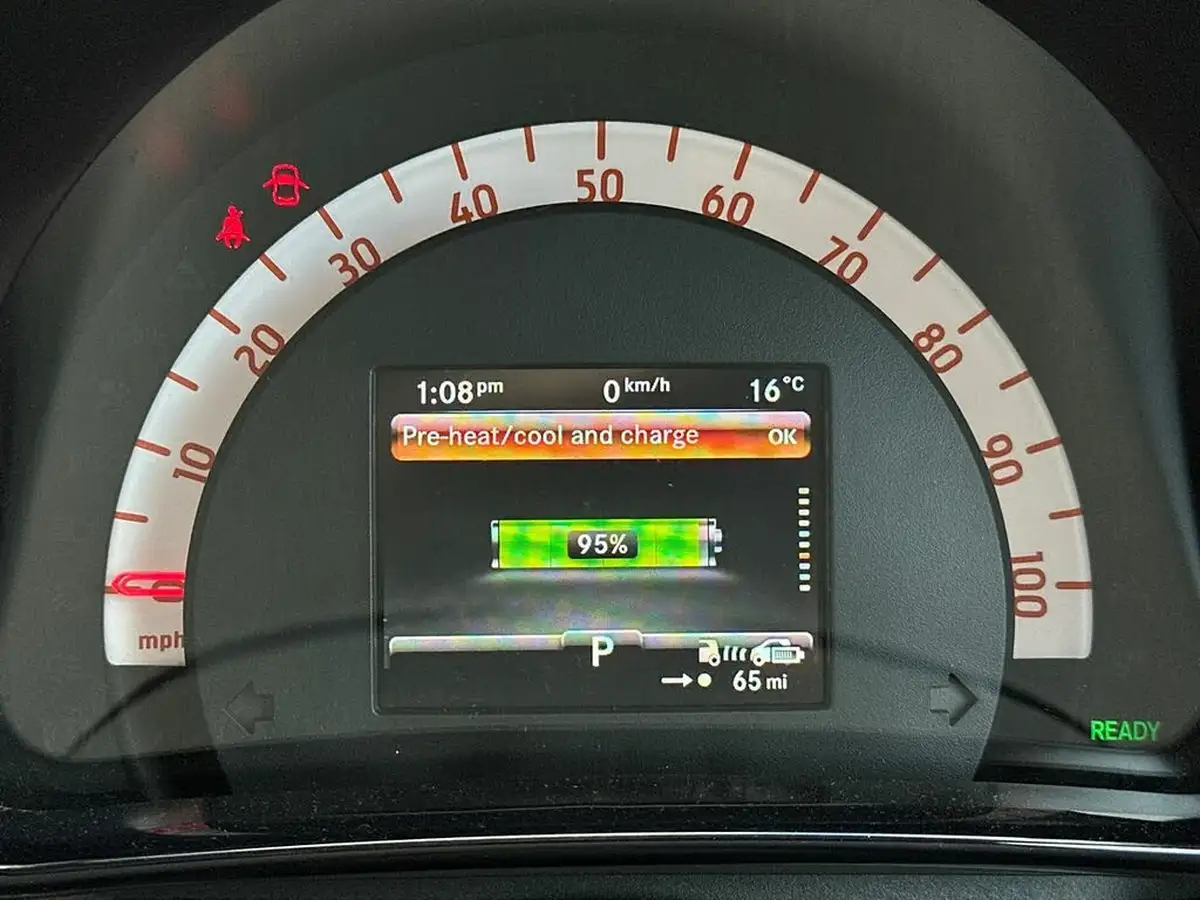 2022-smart-forfour-eq-premium-big-18