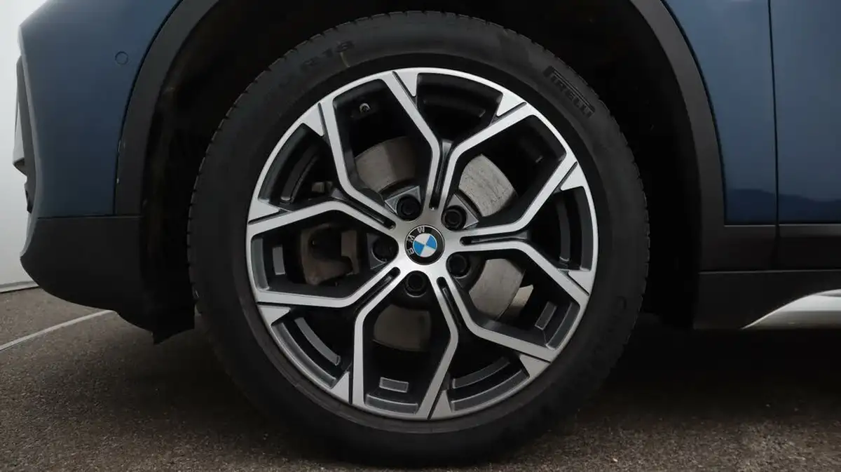 2021-bmw-x1-20-sdrive20i-xline-big-18