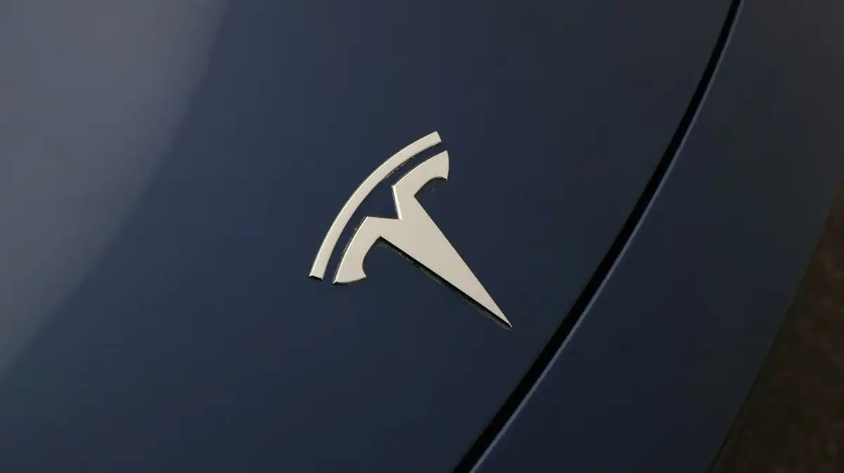 2023-tesla-model-y-e-long-range-big-21