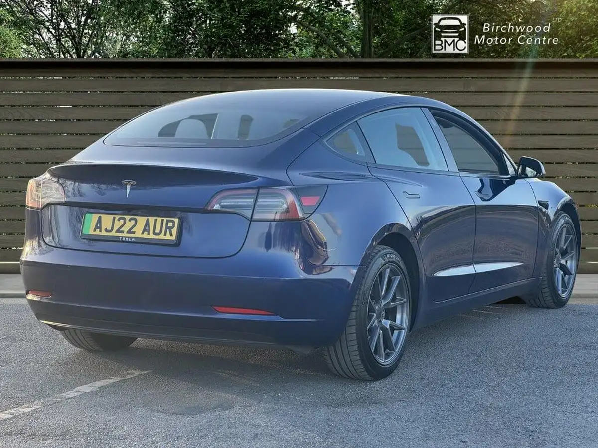 2022-tesla-model-3-e-rwd-big-6