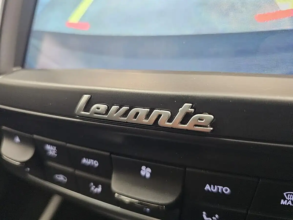 2021-maserati-levante-30-gransport-big-33