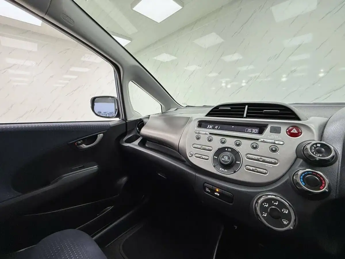 2009-honda-jazz-12-s-1198cc-big-15