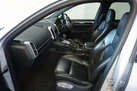 2013-porsche-cayenne-small-18