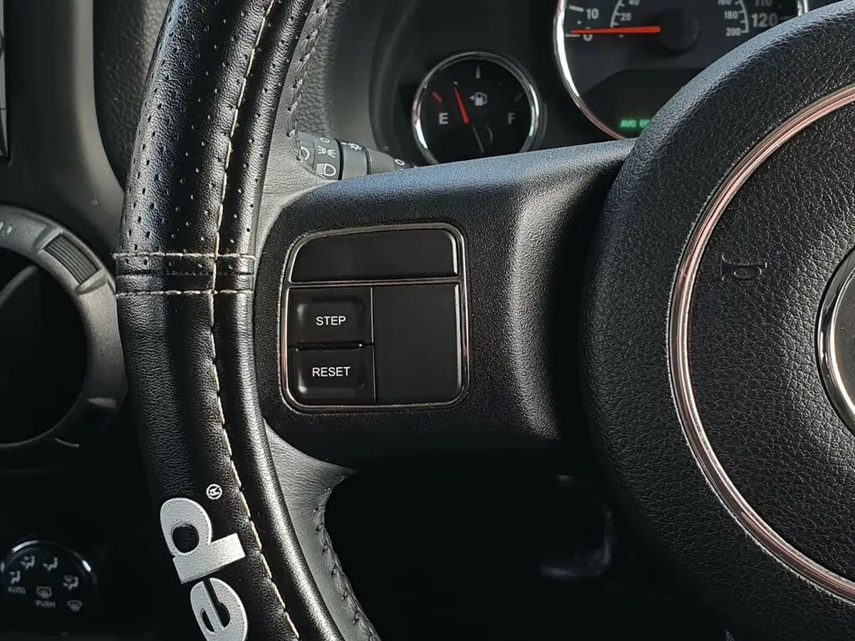 2015-jeep-wrangler-big-25