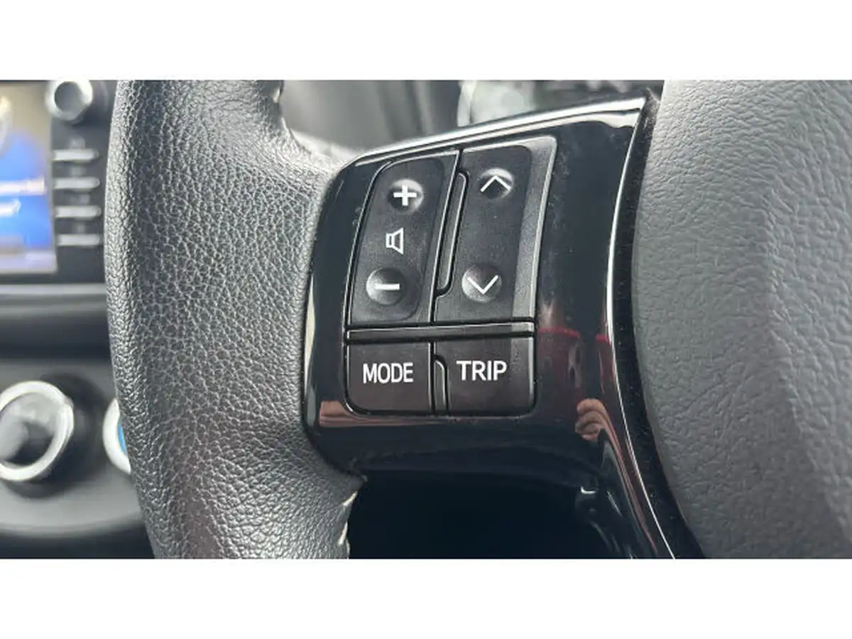 2019-toyota-yaris-15-vvt-i-icon-tech-111bhp-1496cc-cvt-big-33