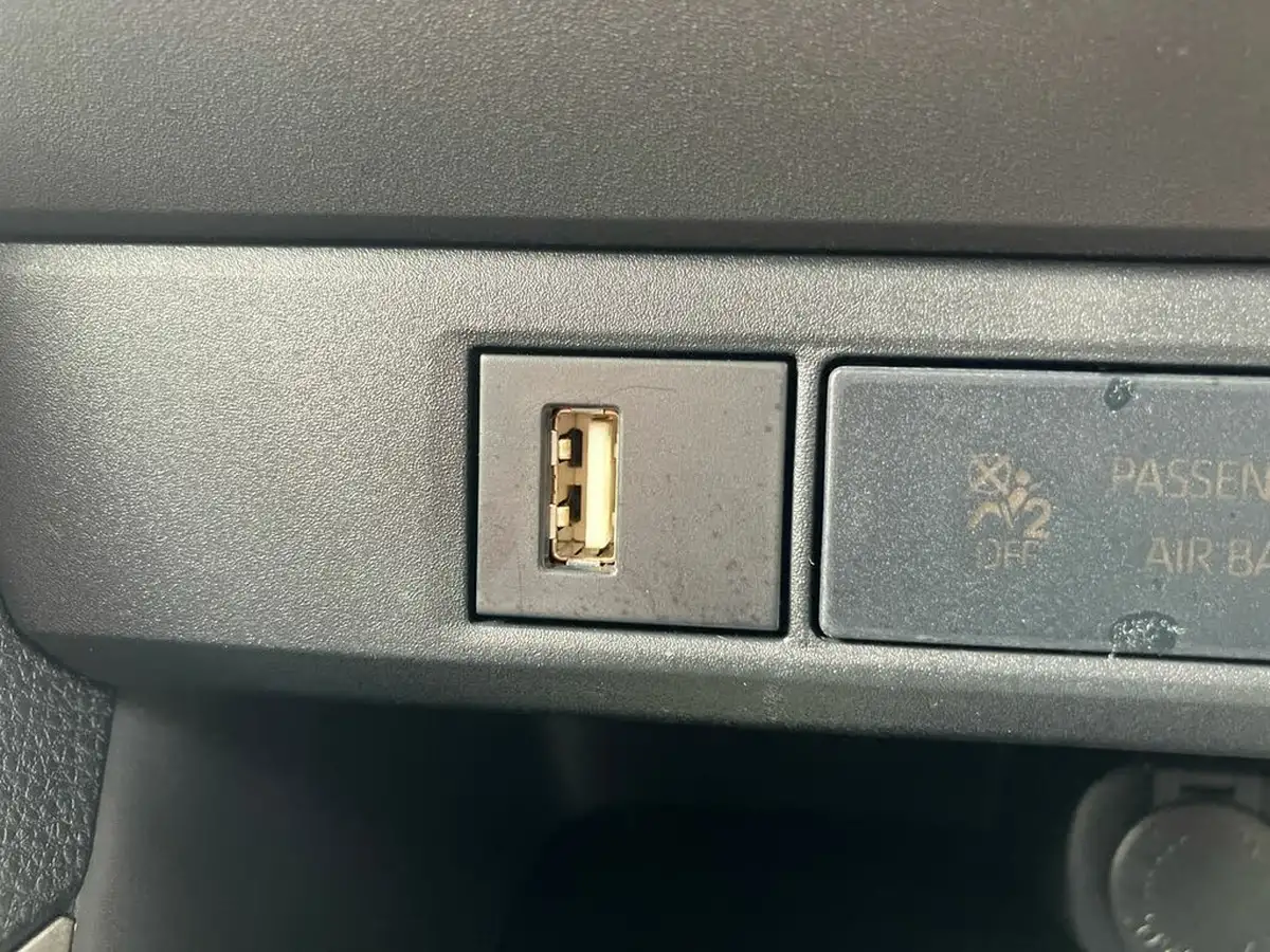 2024-mazda-mazda2-15-select-big-38