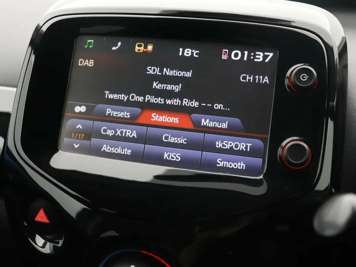 2016-toyota-aygo-10-vvt-i-x-cite-2-cyan-5d-big-23