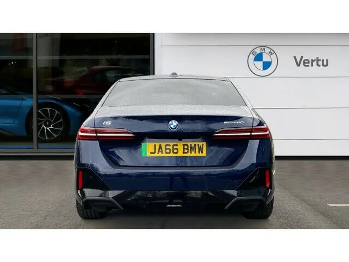 2024-bmw-5-series-e-i5-edrive40-m-sport-saloon-4d-big-14