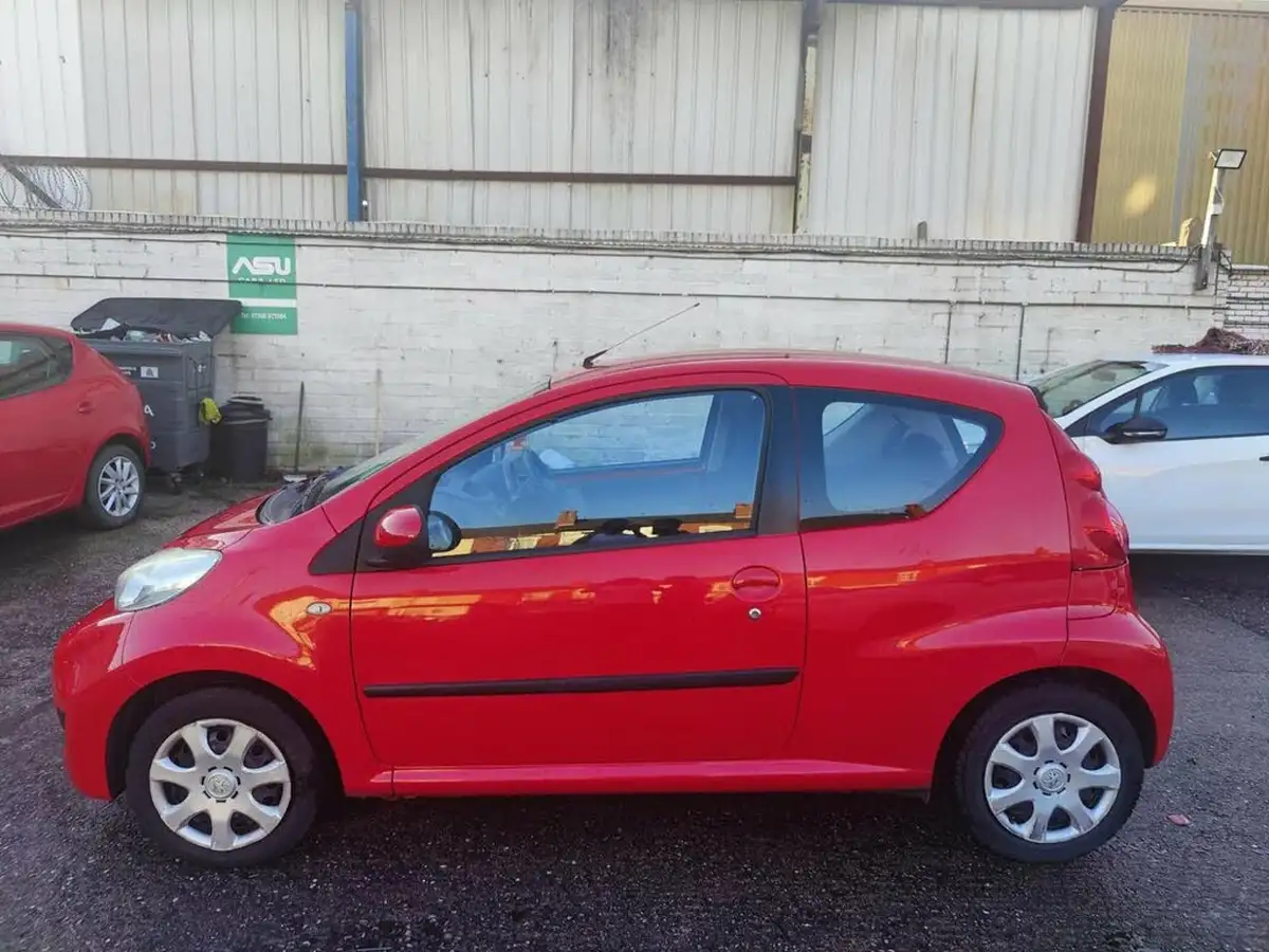 2010-peugeot-107-10-urban-3d-2-tronic-big-5