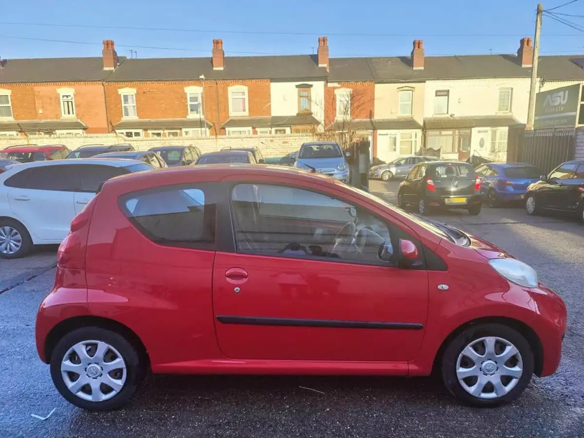 2010-peugeot-107-10-urban-3d-2-tronic-big-1