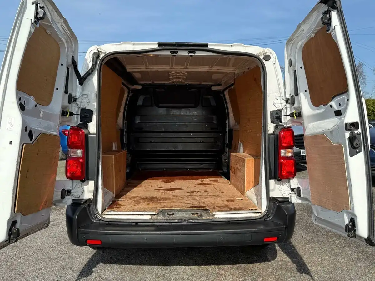 2022-vauxhall-vivaro-20td-3100-l2h1-dynamic-panel-big-36