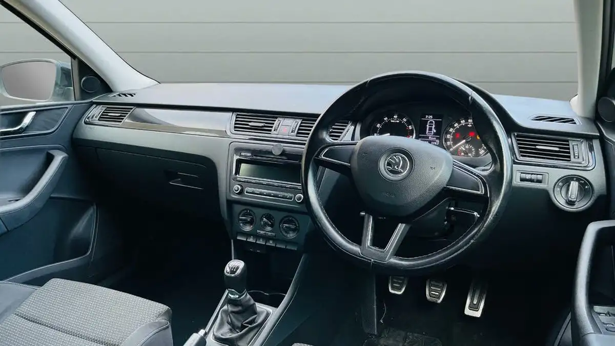 2014-skoda-rapid-12-sport-big-3