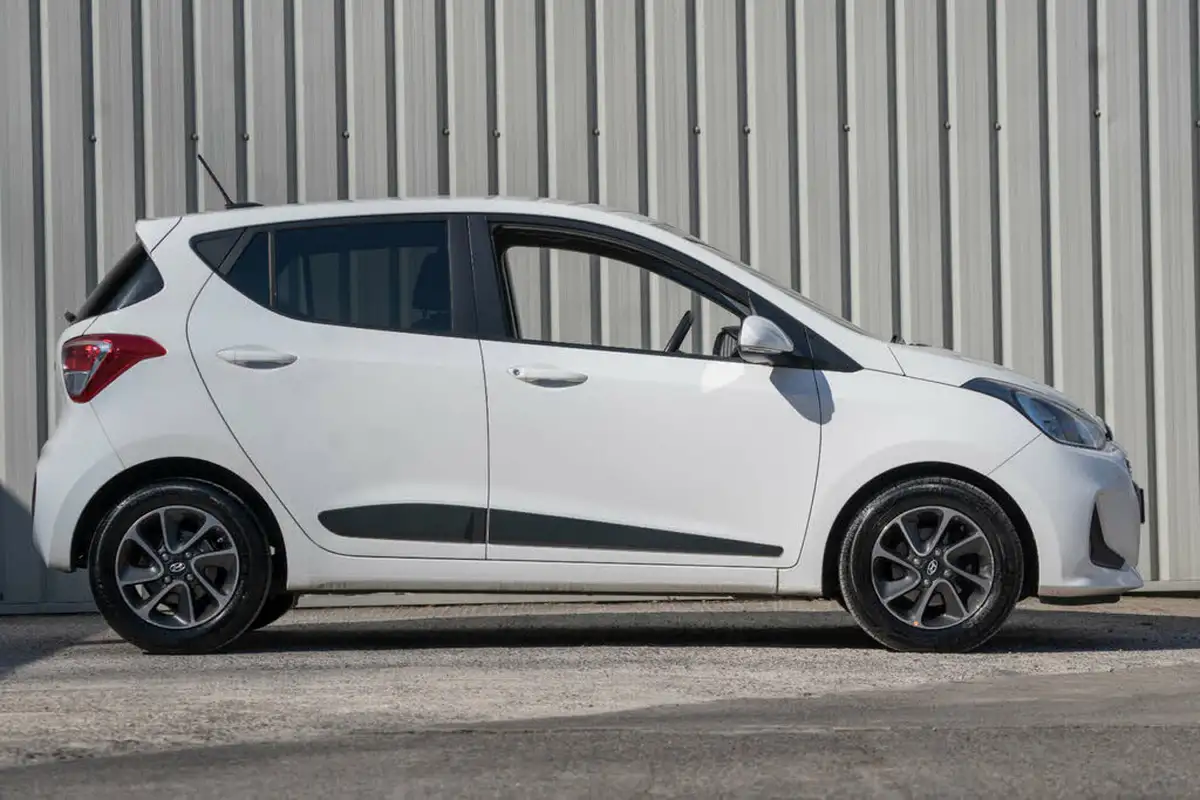 2017-hyundai-i10-12-premium-big-33