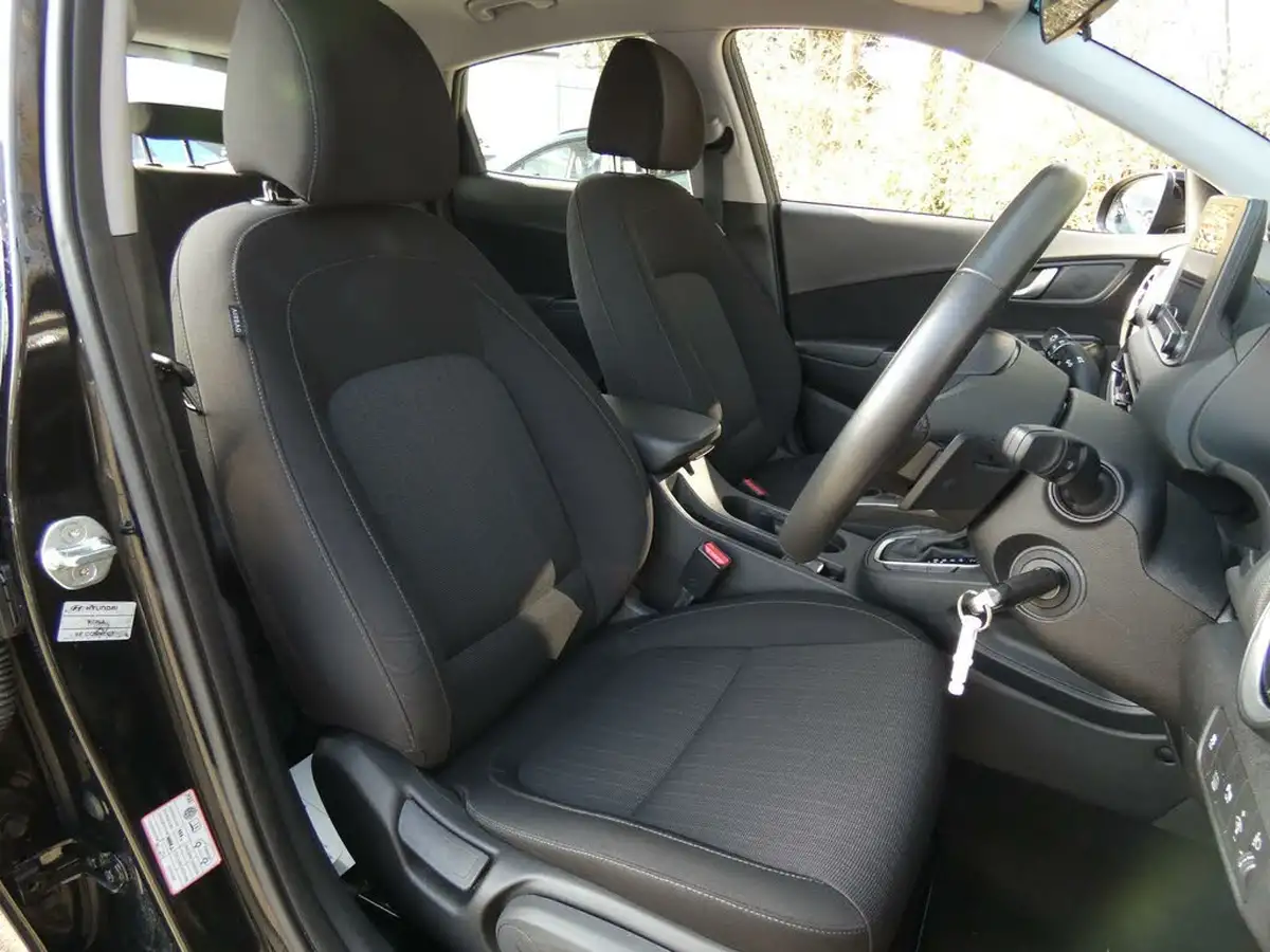 2023-hyundai-kona-16-gdi-se-connect-big-16