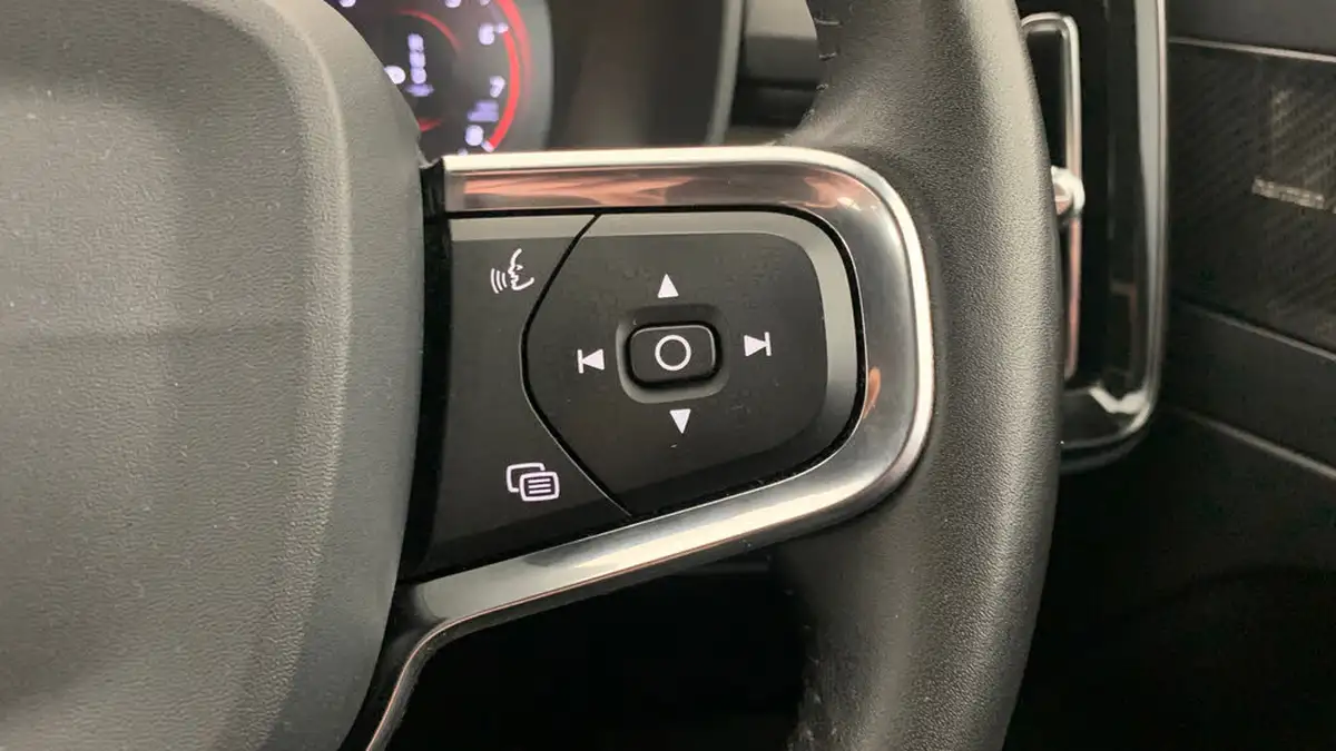 2020-volvo-xc40-20-t4-inscription-awd-big-17