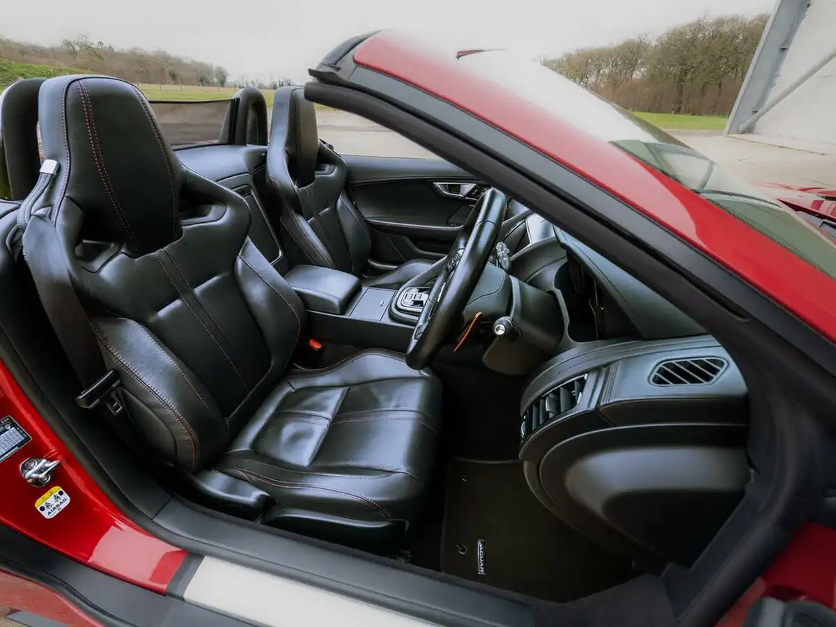 2013-jaguar-f-type-50-s-big-42