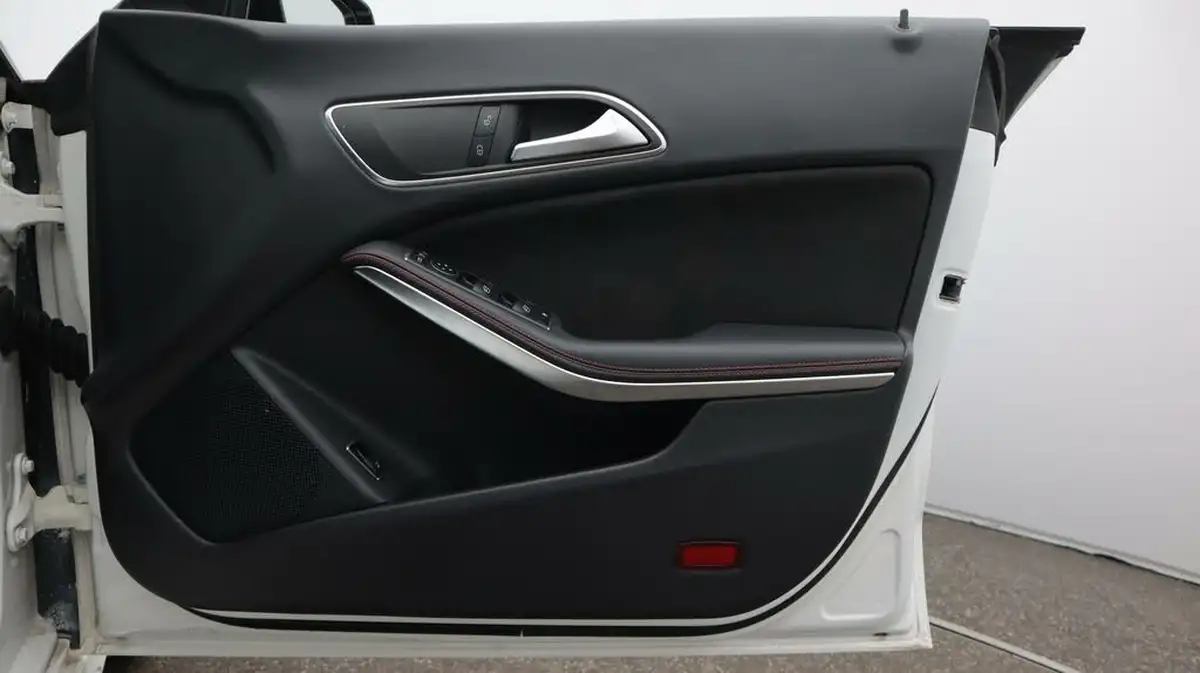 2019-mercedes-benz-cla-20-cla-220-amg-line-night-edition-ss-shooting-brake-5d-big-15