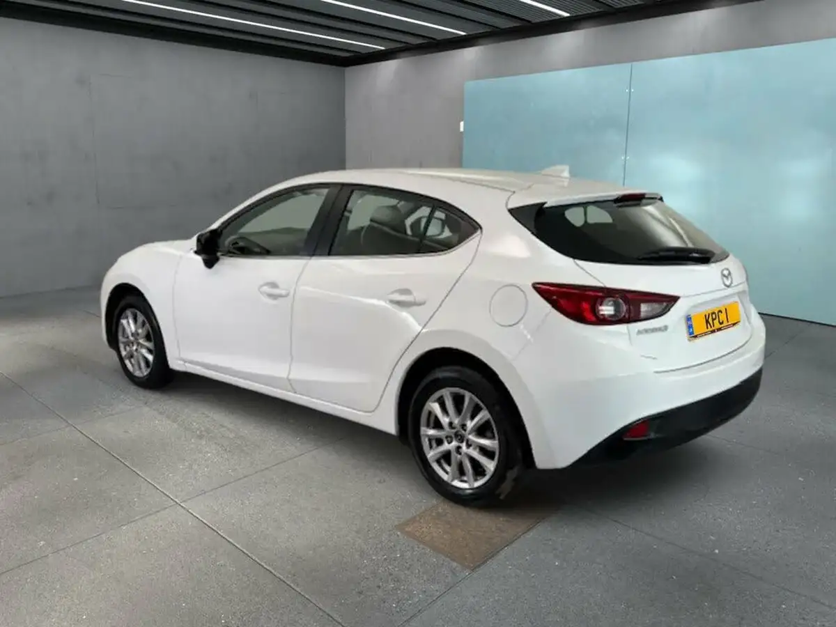 2015-mazda-mazda3-15-se-skyactiv-g-big-4