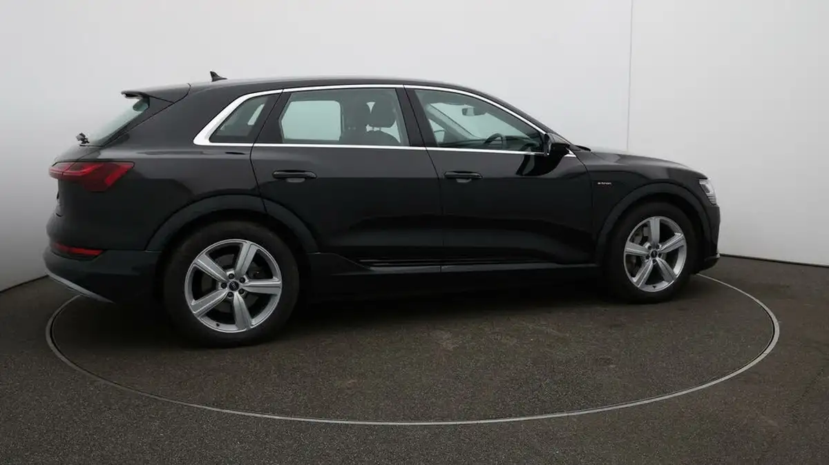 2021-audi-e-tron-55e-technik-station-wagon-big-41