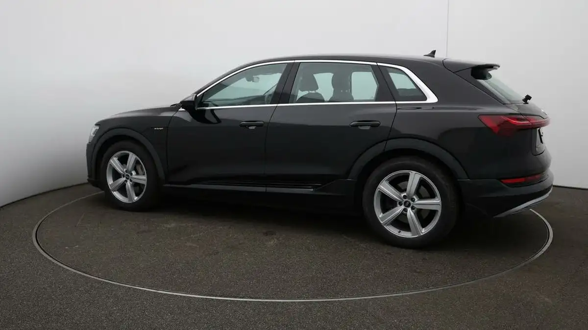 2021-audi-e-tron-55e-technik-station-wagon-big-37