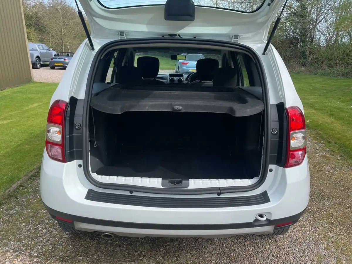 2017-dacia-duster-15dci-laureate-110bhp-ss-station-wagon-5d-big-7
