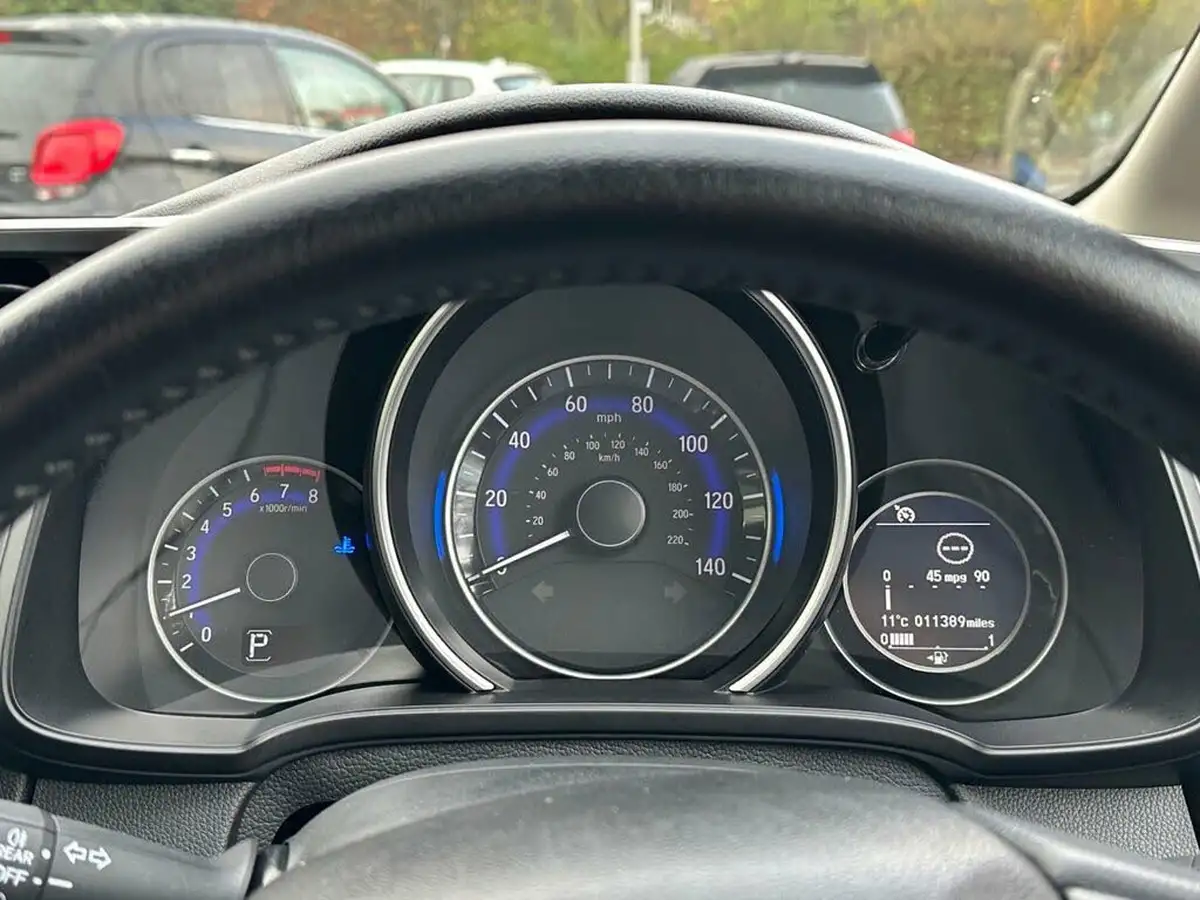 2018-honda-jazz-13-i-vtec-ex-navi-cvt-big-11