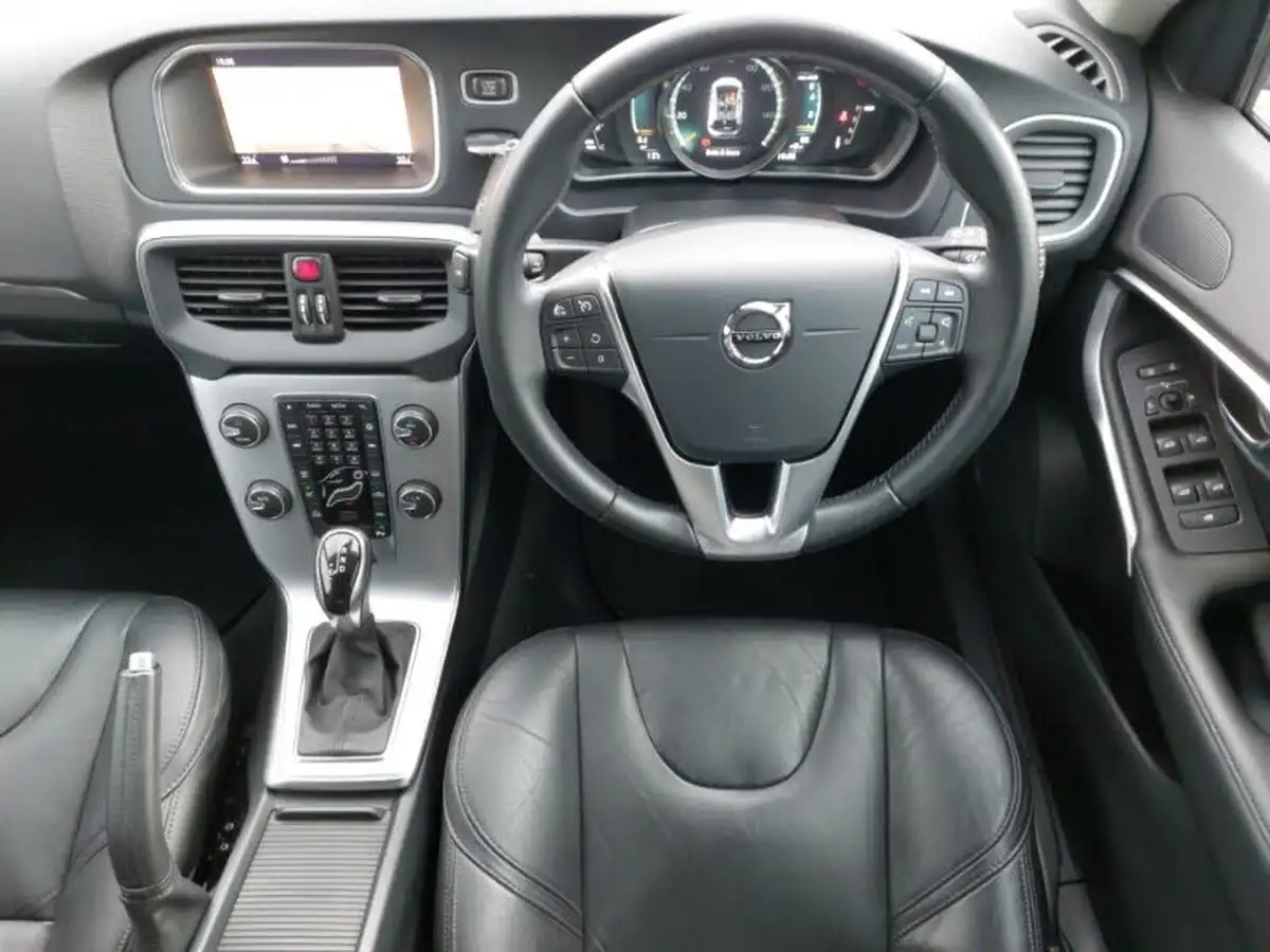2018-volvo-v40-15-t3-inscription-big-6