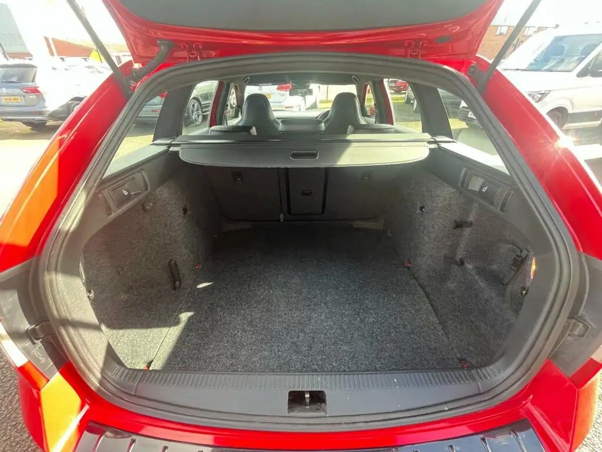 2016-skoda-octavia-20tdi-vrs-estate-big-15