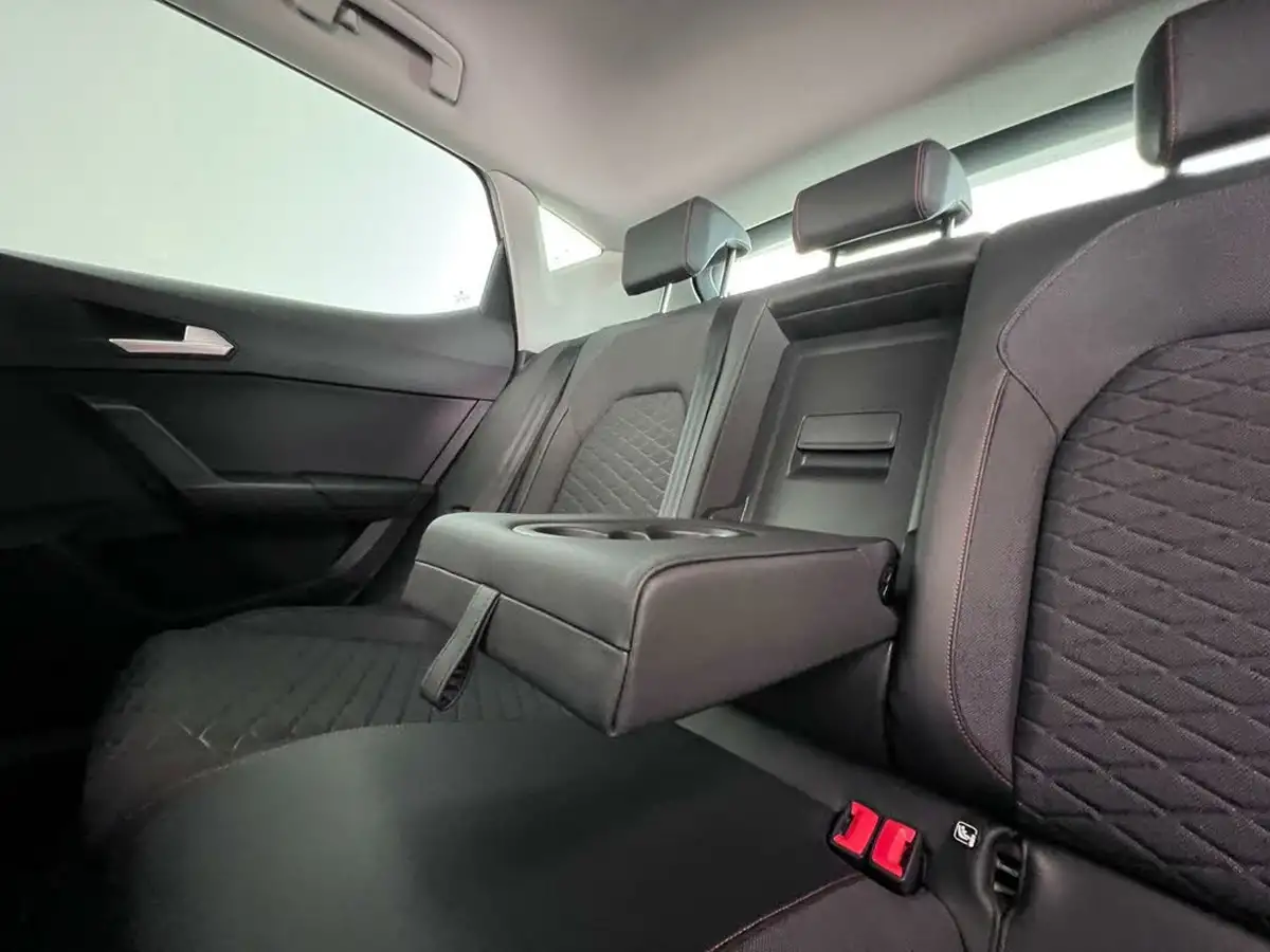 2021-seat-leon-15-etsi-fr-hatchback-big-13