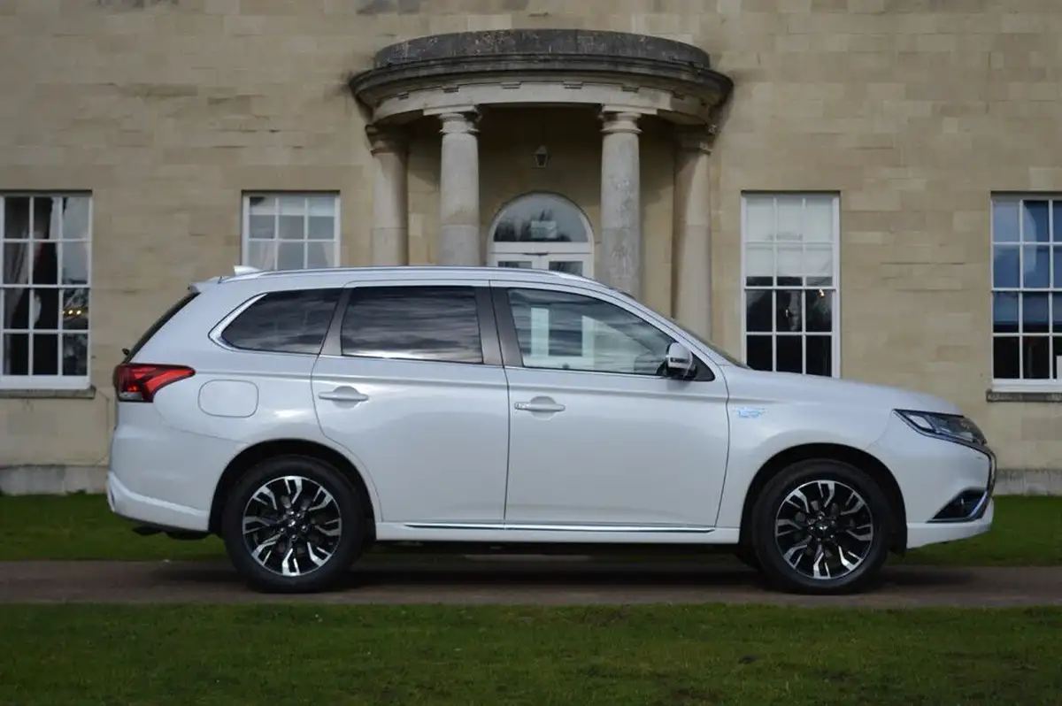 2017-mitsubishi-outlander-20-4hs-phev-5st-big-8