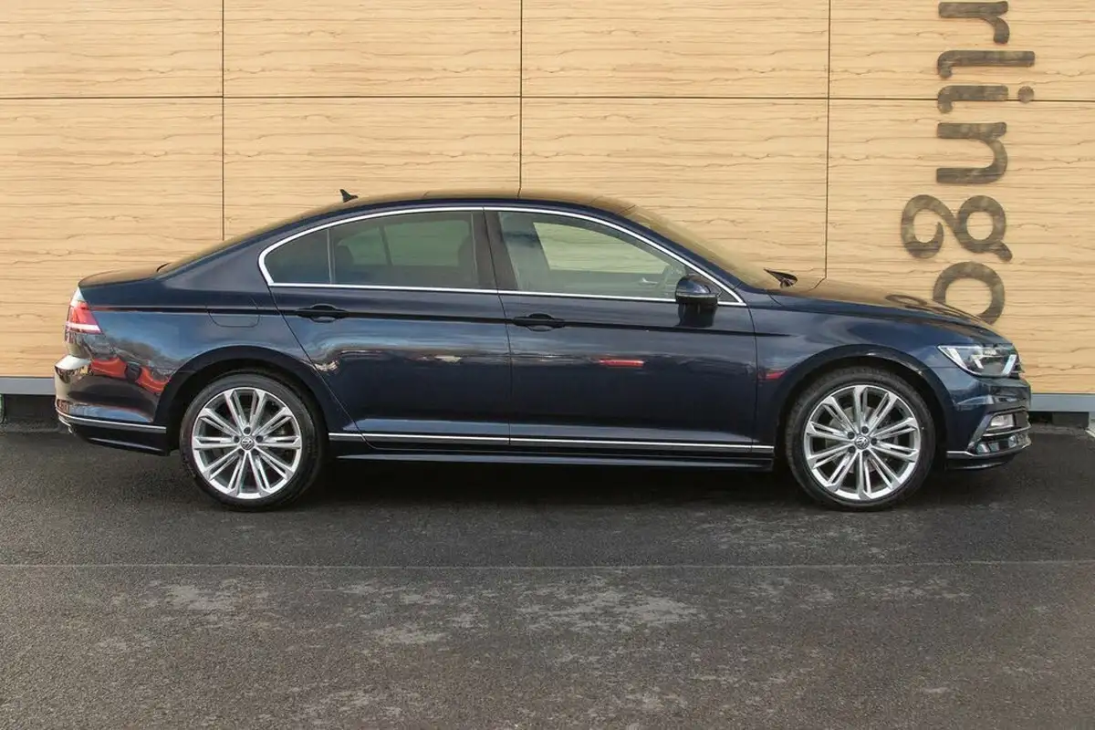 2017-volkswagen-passat-20tdi-r-line-150ps-ss-saloon-4d-big-11