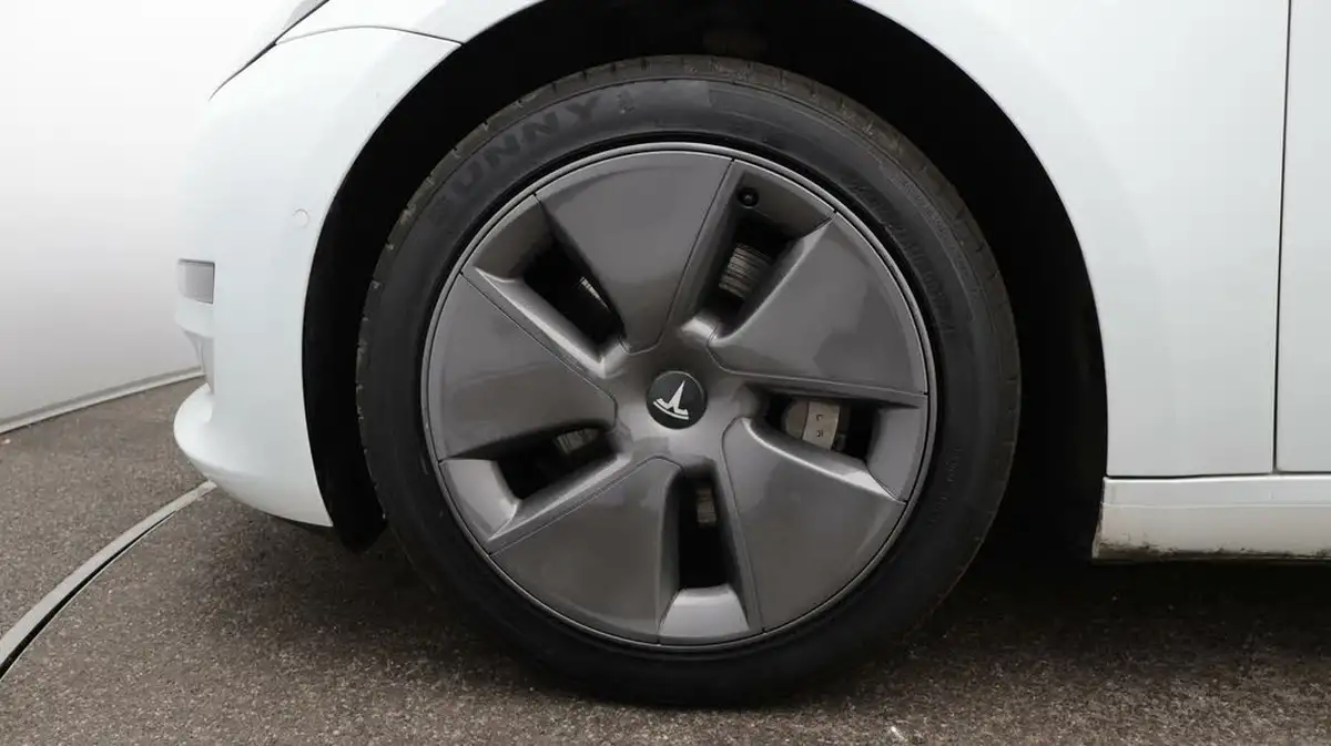 2021-tesla-model-3-e-long-range-4x4-big-18