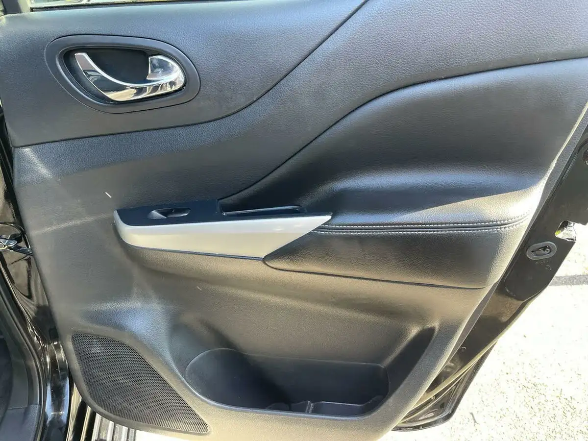 2021-nissan-navara-23dci-tt-tekna-8-navileather-auto-big-48