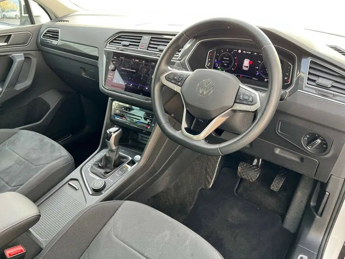 2022-volkswagen-tiguan-20-tsi-elegance-big-4