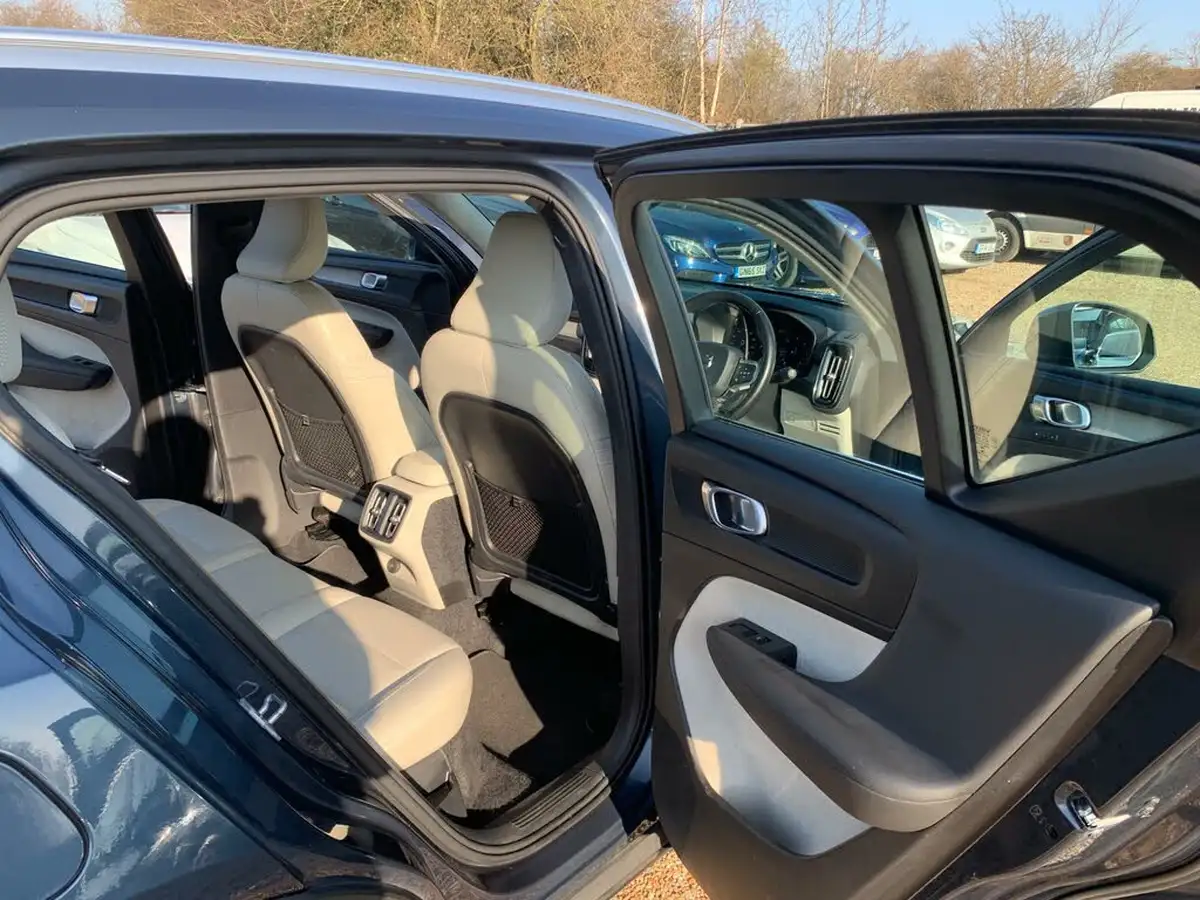 2018-volvo-xc40-20td-d4-inscription-big-43
