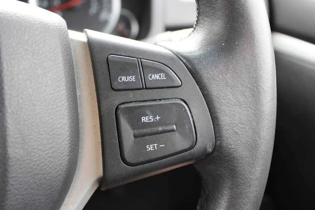 2014-suzuki-swift-12-sz4-94ps-nav-5d-at-big-23