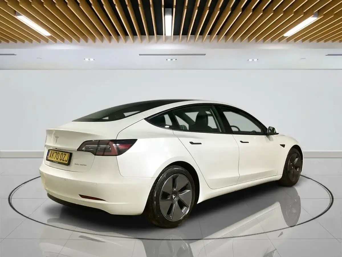 2020-tesla-model-3-e-long-range-big-8