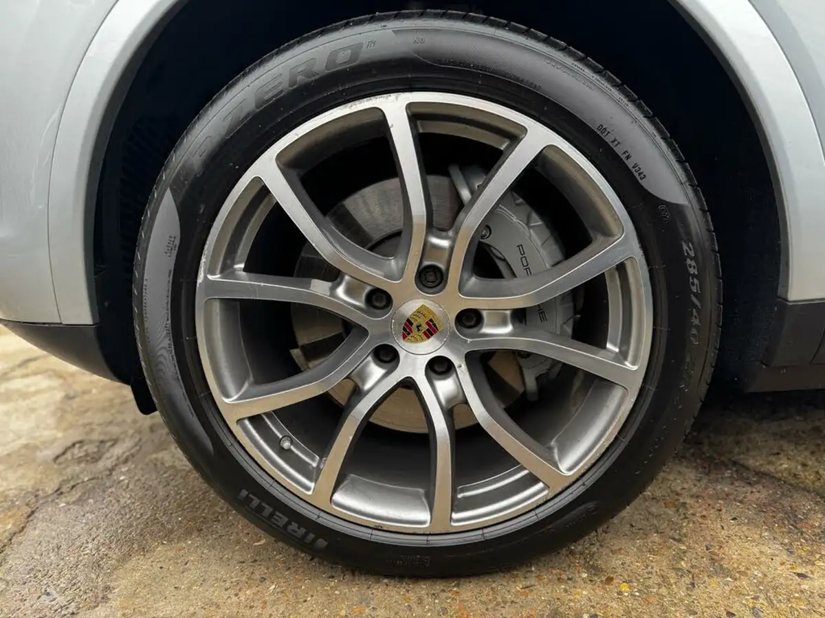 2019-porsche-cayenne-30-v6-s-big-53
