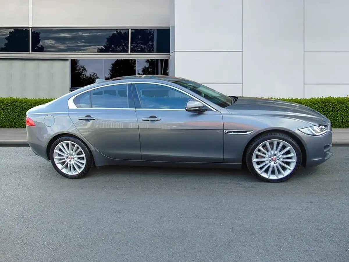 2017-jaguar-xe-20d-portfolio-240ps-awd-ss-1998cc-auto-big-8