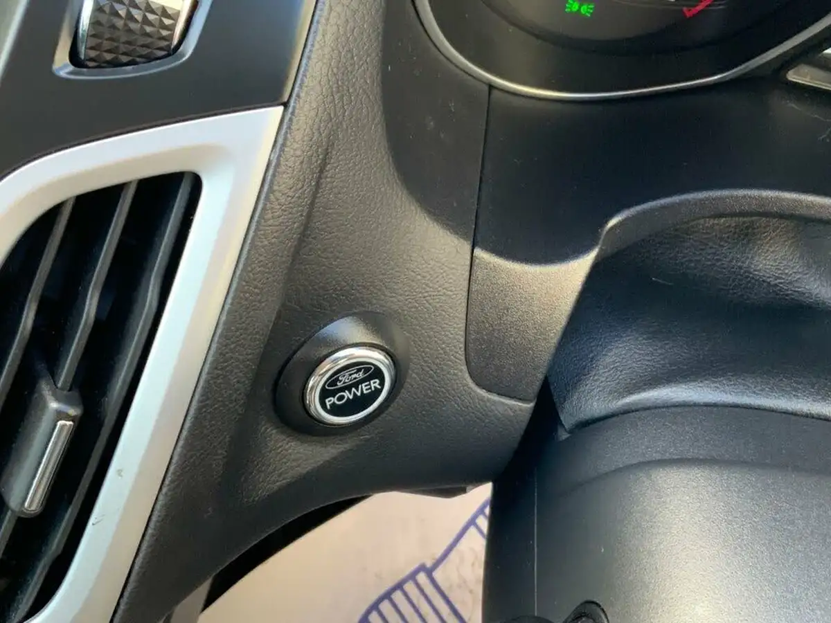 2013-ford-focus-16-zetec-s-ti-vct-125ps-hatchback-powershift-big-40