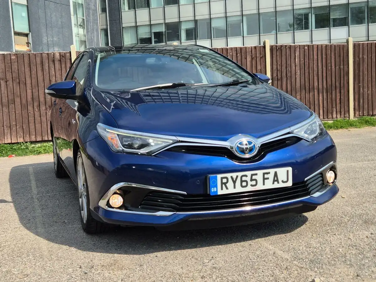 2016-toyota-auris-18-vvt-i-hsd-excel-hatchback-big-17