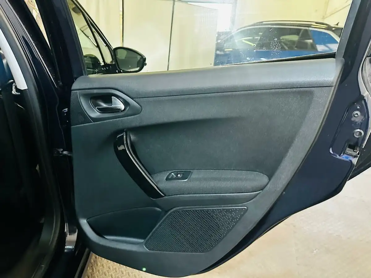 2019-peugeot-208-12-puretech-tech-edition-82bhp-big-42