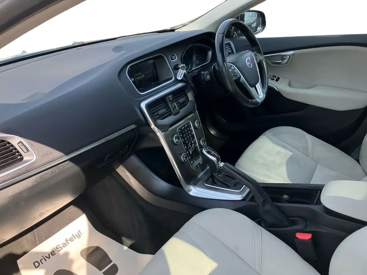 2014-volvo-v40-20td-d3-cross-country-se-nav-geartronic-big-5