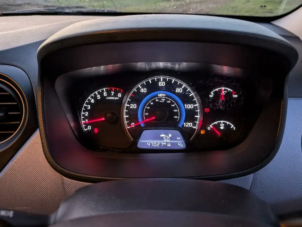 2015-hyundai-i10-10-blue-drive-se-isg-big-8