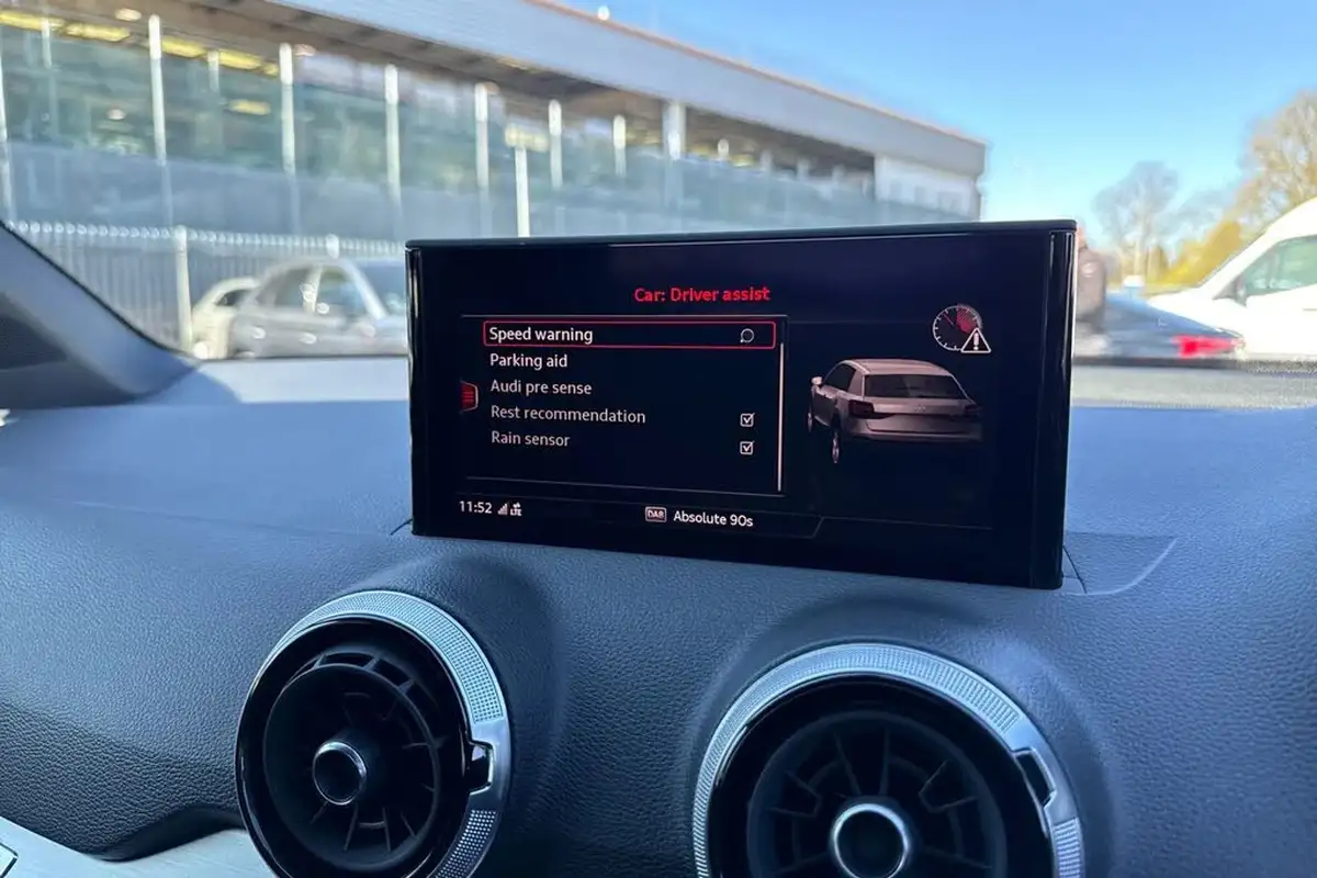 2022-audi-q2-15-35-tfsi-black-edition-s-tronic-big-32