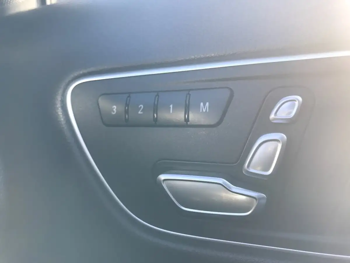 2020-mercedes-benz-gla-class-16-gla-200-amg-line-edition-plus-7g-dct-big-24
